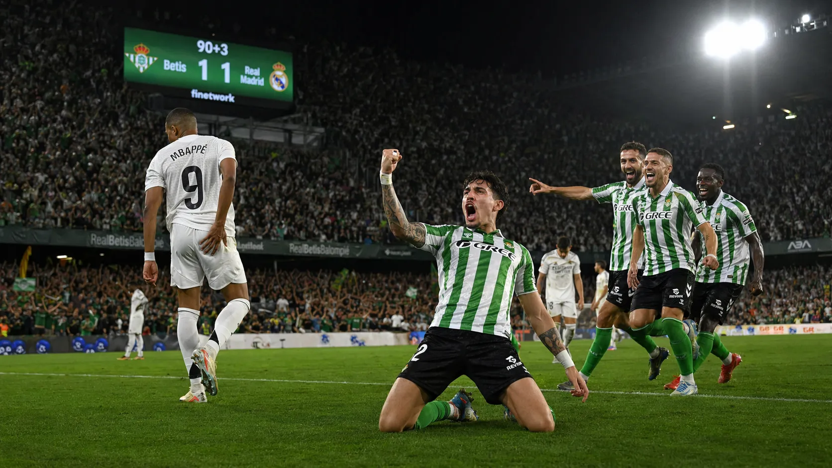 Real Madrid craque à la dernière seconde face au Betis (1-1) : le titre fuit, Mbappé blessé
